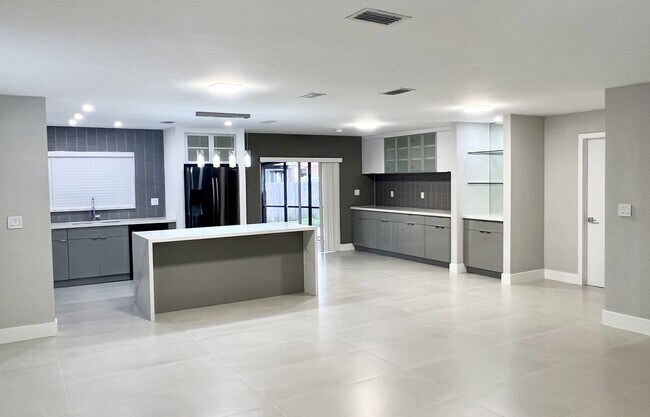 Photo - 240 SE 7th St (Dania Beach, FL) House