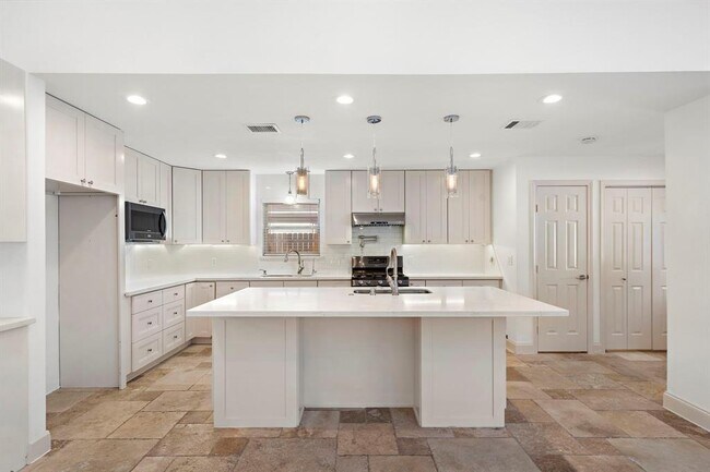 Foto del edificio - 8810 Sandstone Rd