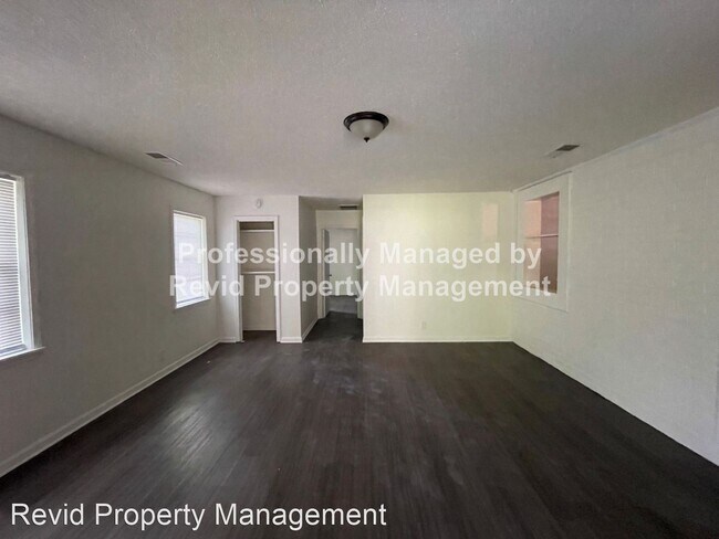 Building Photo - 4 br, 2 bath House - 5058 N. Circle Rd.