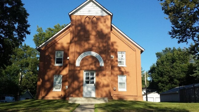 Building Photo - 316 2nd St N