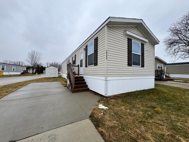 Building Photo - 16151 Notre Dame St