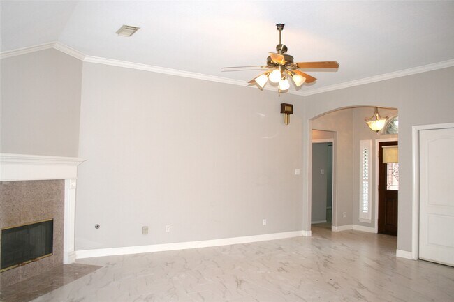 Building Photo - 302 Friends Knoll Ln