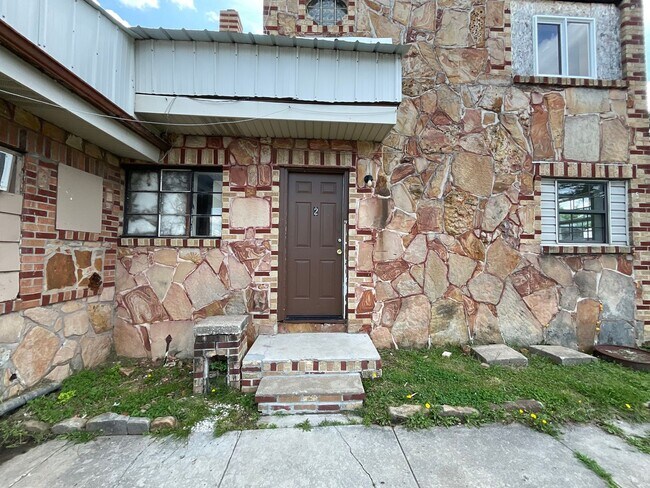 Building Photo - 1544 E Kearney St