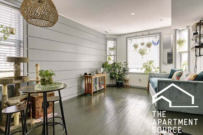 Foto del edificio - 2834 W Diversey Ave