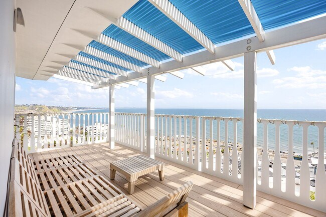 Building Photo - Blue Horizon House