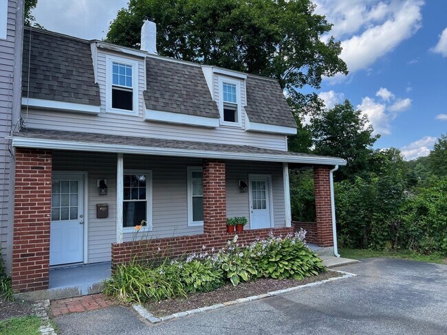 Building Photo - 5 Tibbetts St