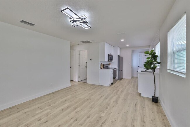 Foto del edificio - 875 53rd Terrace N