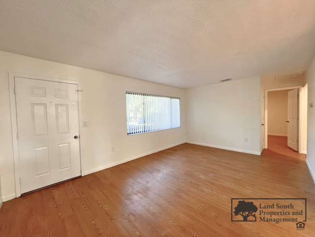 Building Photo - 120 Rosalynn Cir