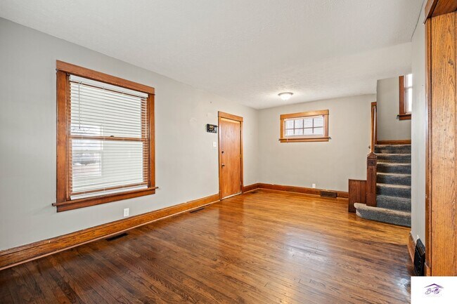 Building Photo - RENT SPECIAL!