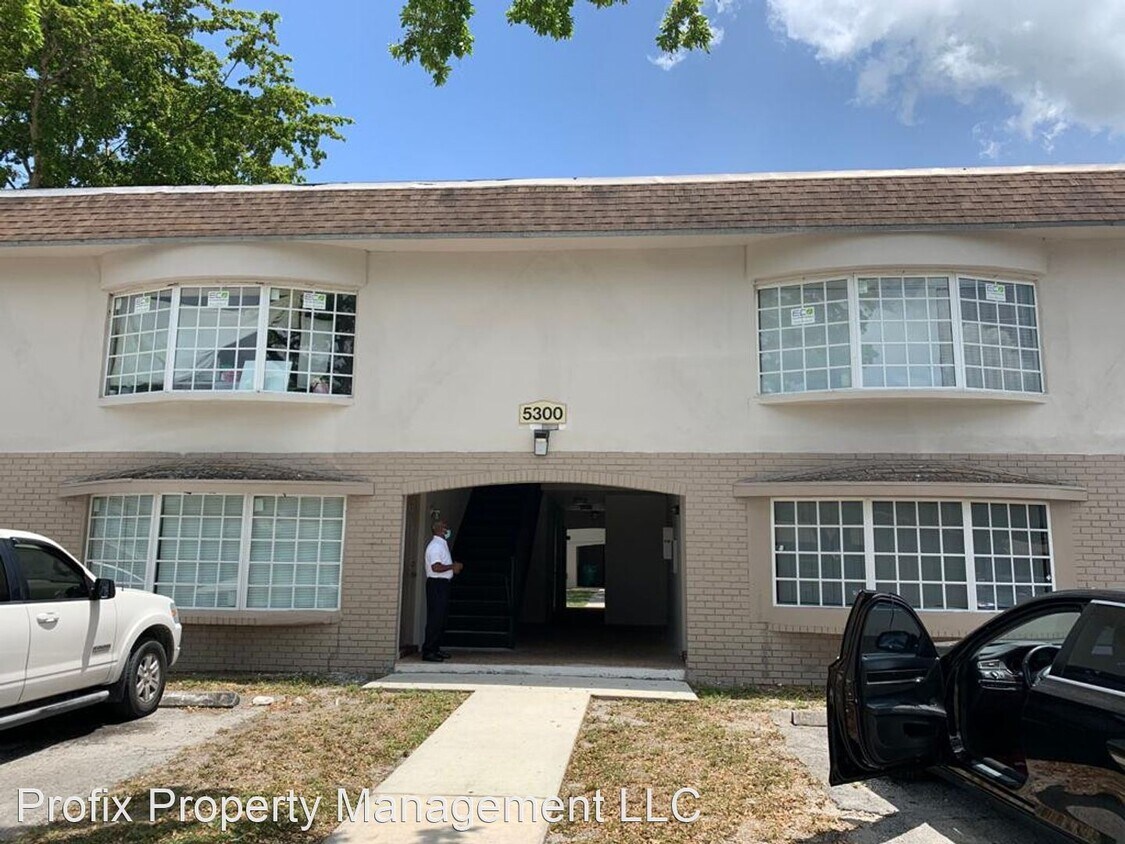 Primary Photo - 5300 NW 18th St