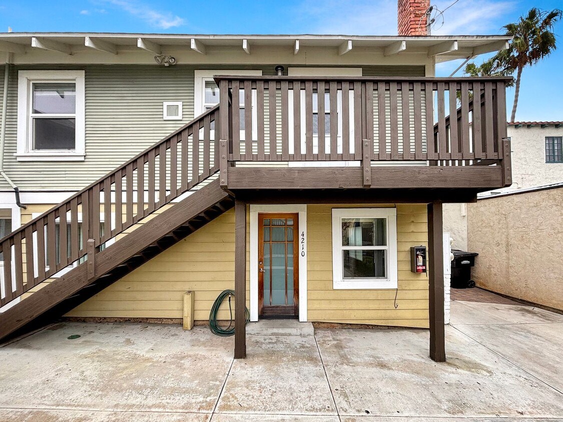 Primary Photo - Charming 3BD/1BA Condo in University Heigh...