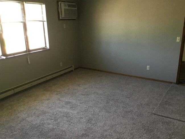 Foto del edificio - 1105 E Bowen Ave