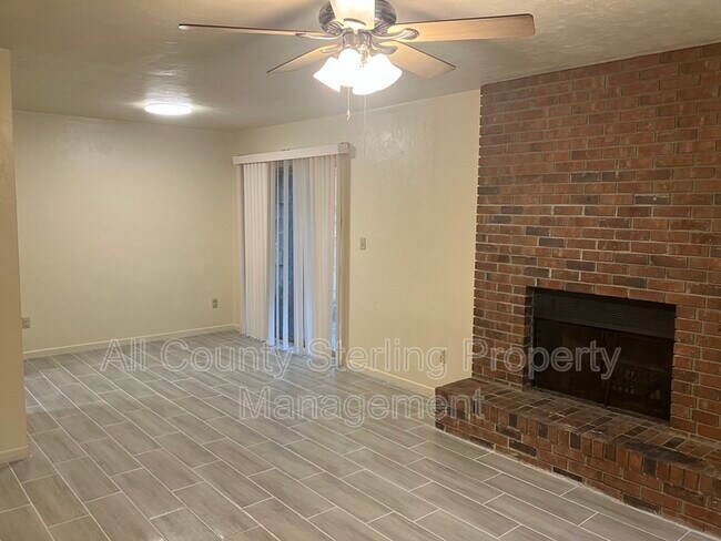 Building Photo - 4511 SW 71st Terrace