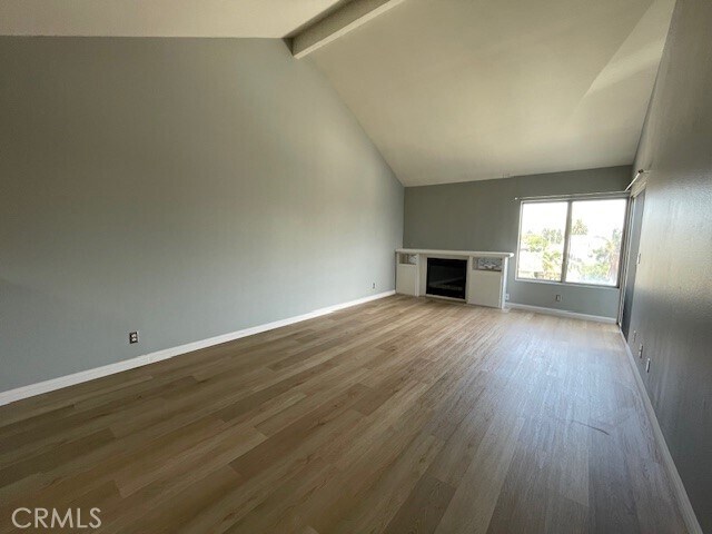 Foto del edificio - 955 E 3rd St