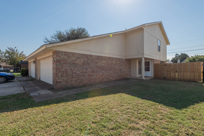 Building Photo - 3810 Quail Run Cir
