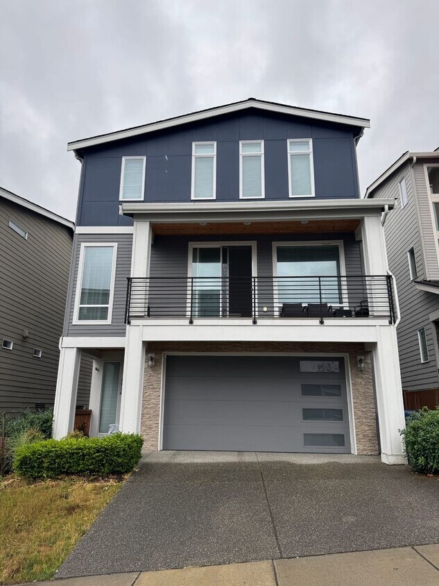 Foto principal - Warm, Welcoming 5BR Home Near Alderwood Mall