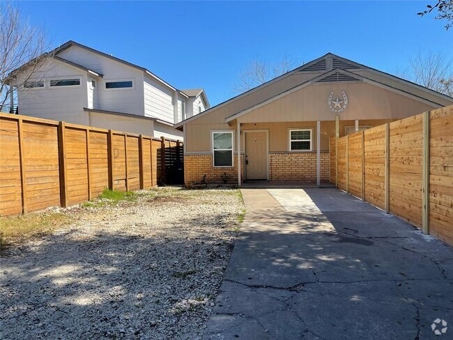 Building Photo - 1115 Brookswood Ave