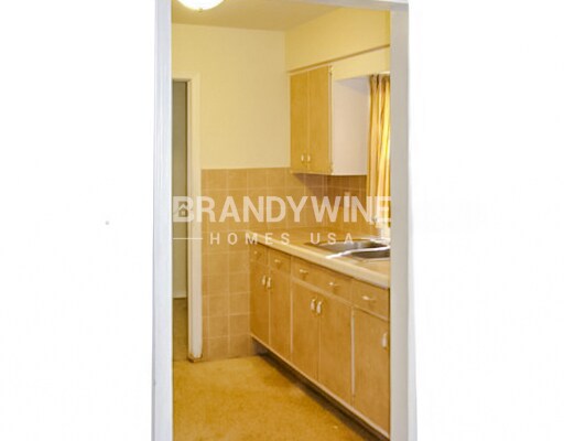 Building Photo - 2402 E Bougainvillea Ave