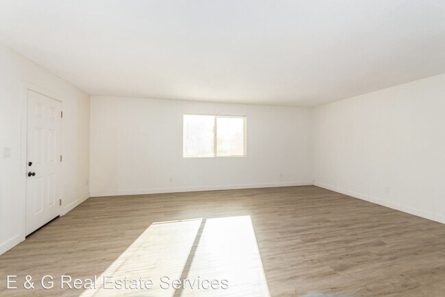 Building Photo - 2 br, 1 bath House - 740 E Joan D Arc Ave