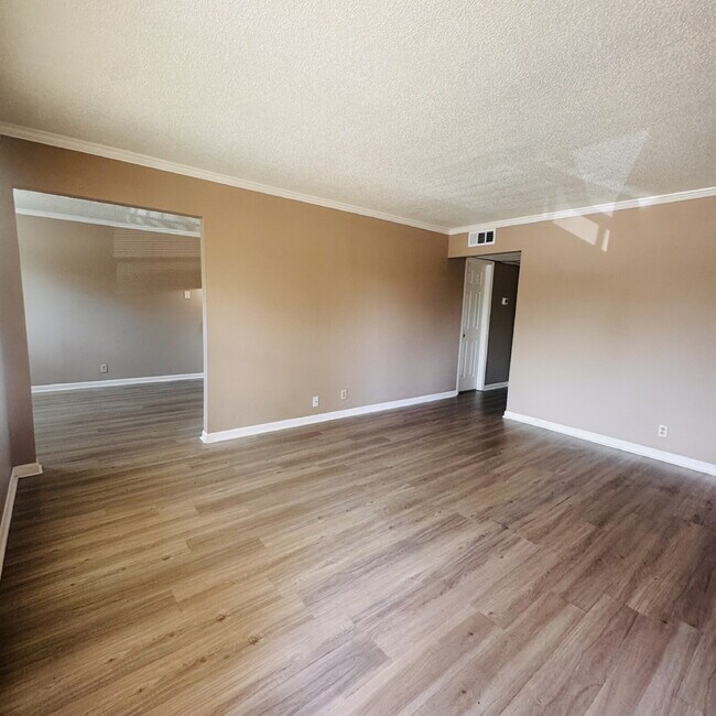 Foto del edificio - Welcome Home to your 2 Bedroom | 1 Bathroom Apartment Home located at Chateau Royal in Orange, TX!