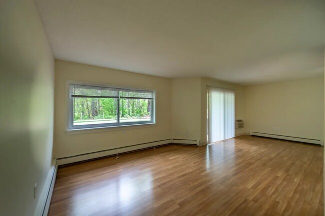 Building Photo - 382 Sunderland Rd