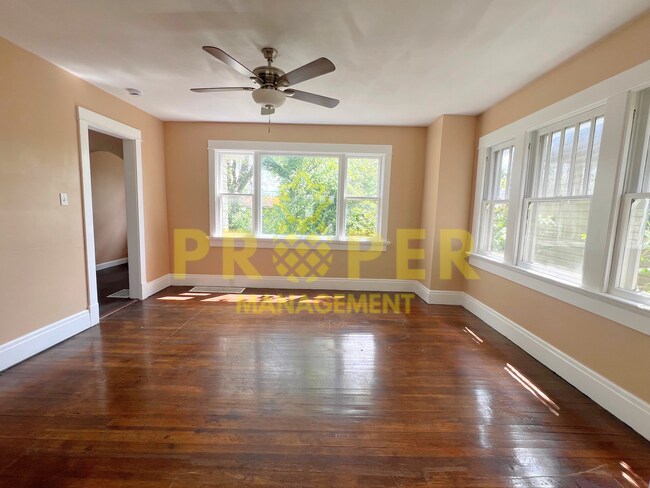 Foto del edificio - 2 bedrooms 1 bathroom house