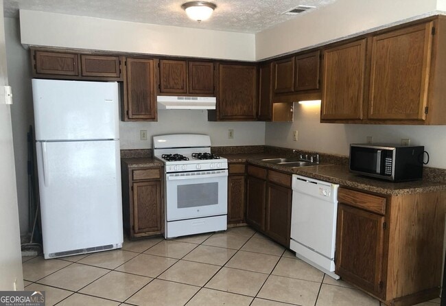 Building Photo - 366 River Oak Dr