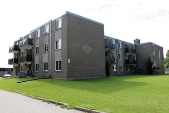 Building Photo - Thompson Manor