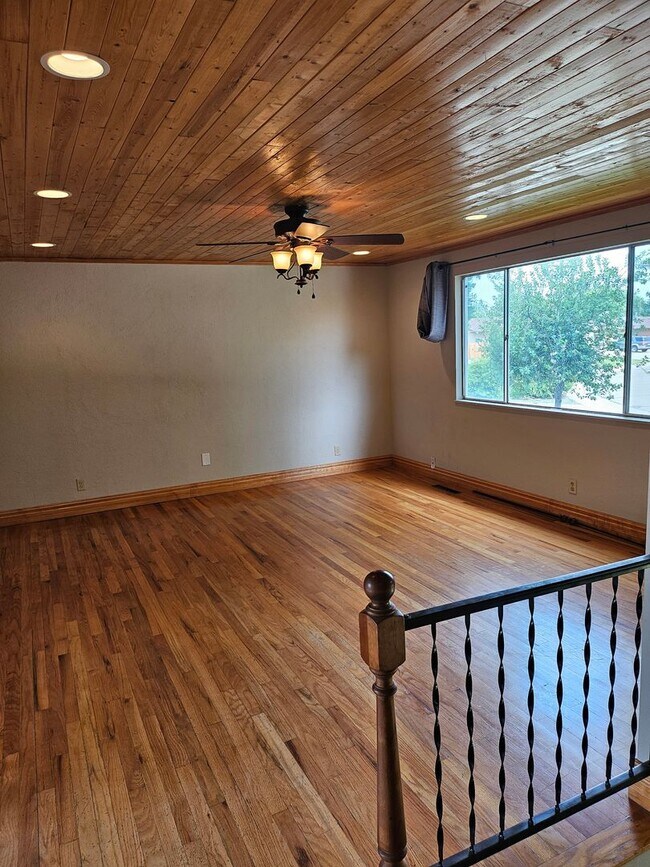 Foto del edificio - ALL PROSPECTIVE TENANTS MUST SUBMIT A $58 NON-REFUNDABLE APPLICATION FEE PER APPLICANT ONLINE AND...