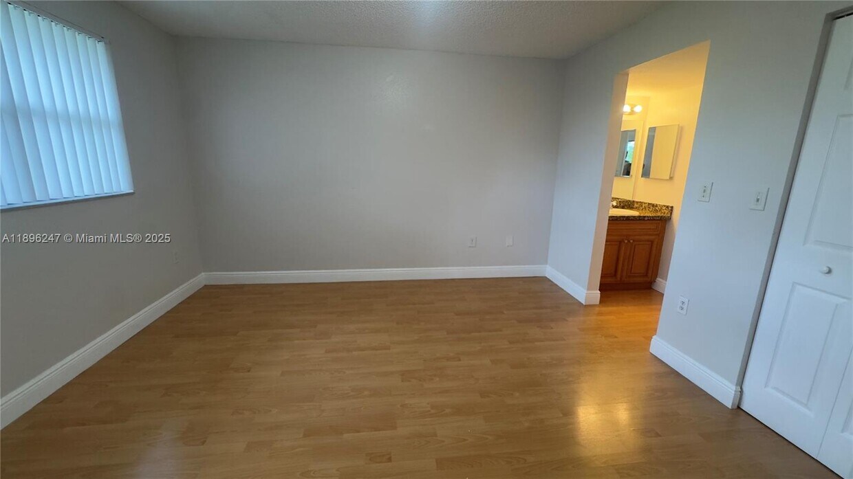 Foto principal - 9998 Nob Hill Pl