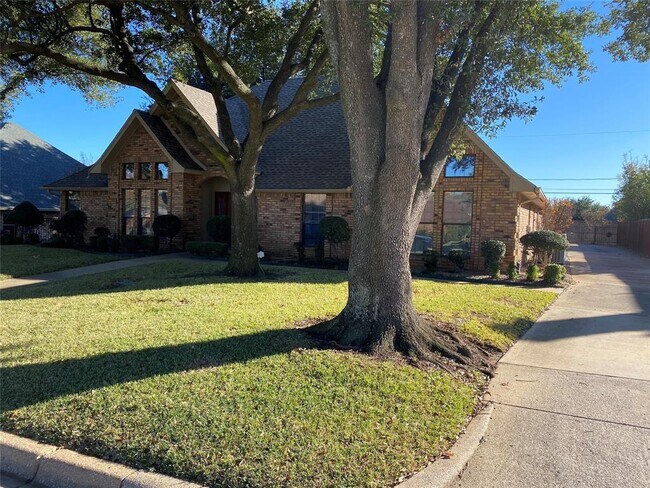 Foto del edificio - 1102 Shady Oak Trail