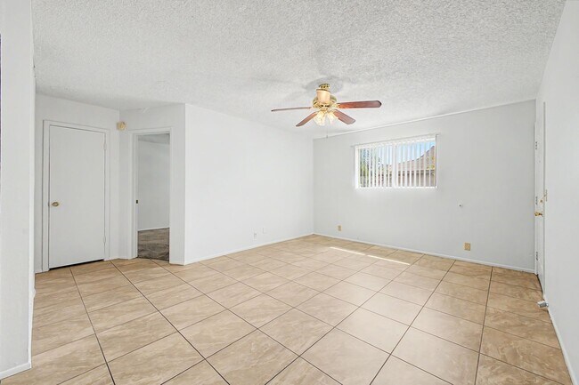 Foto del edificio - 2931 E Beck Ln
