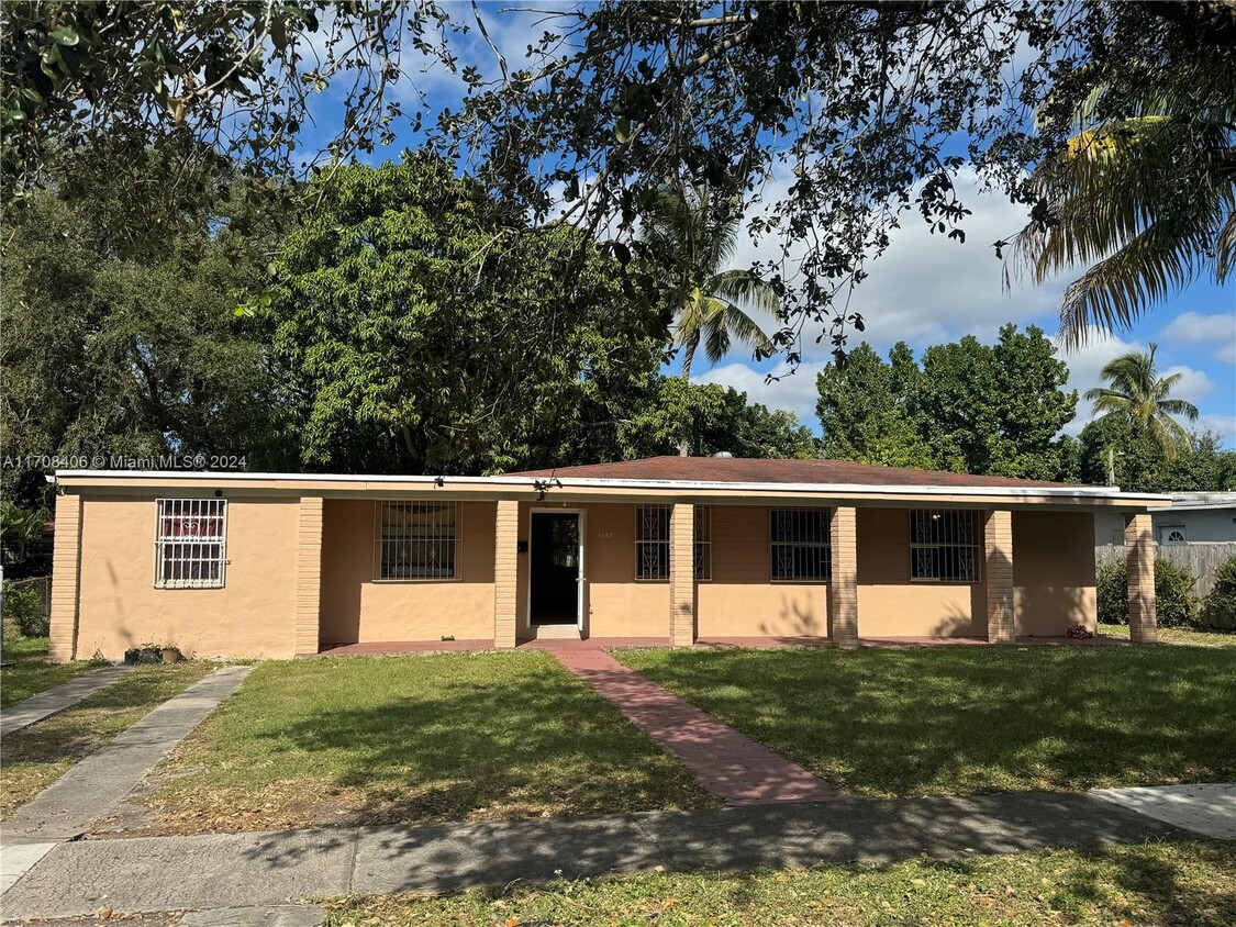 Foto principal - 1685 NW 133rd St