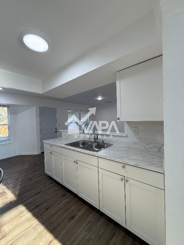 Foto del edificio - 8350 Hastings