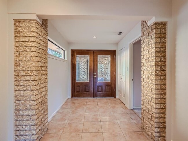 Building Photo - 620 Hi Stirrup