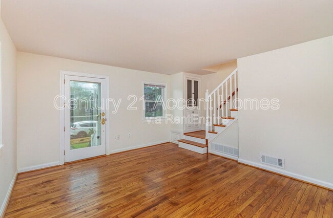 Building Photo - 2032 Arlington Ter