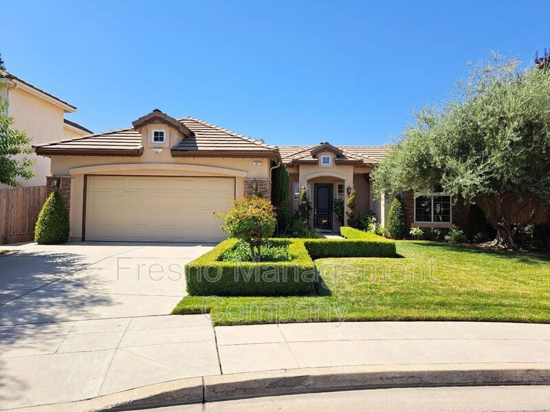 Foto principal - 1017 E Royal Dornoch Ave