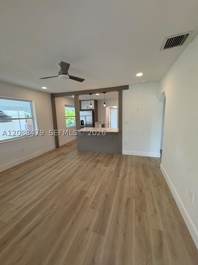 Foto del edificio - 825 S 28th Ave