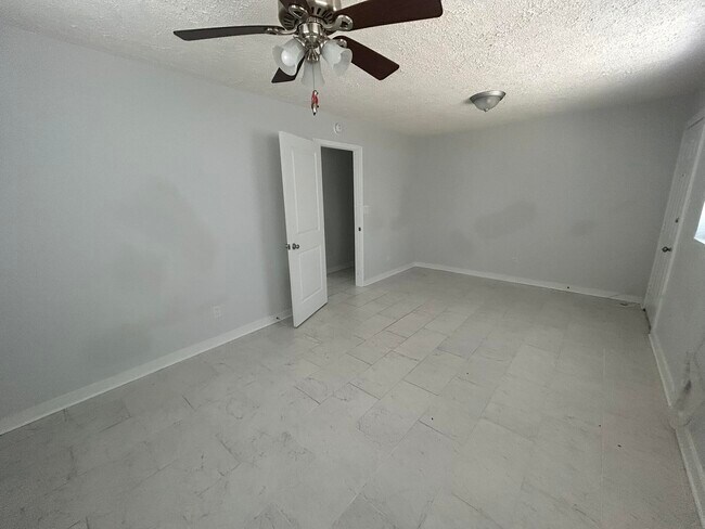 Foto del edificio - 1114 Cedar Ave S