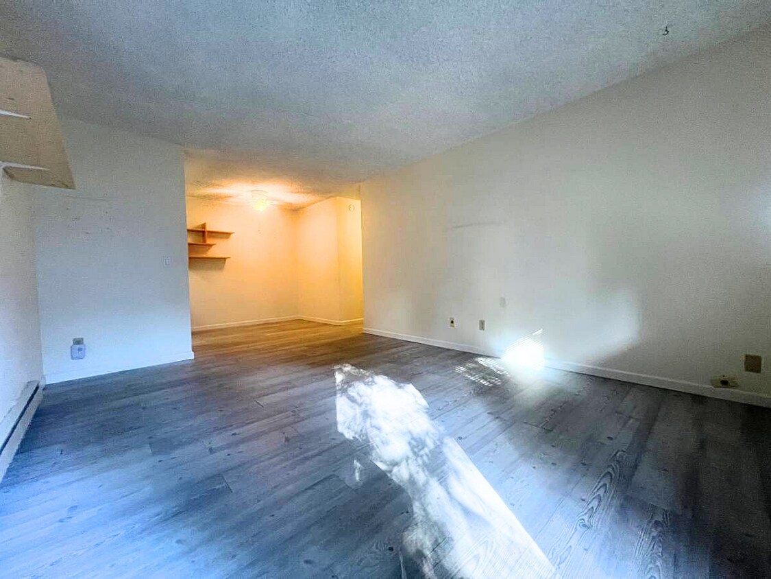 Primary Photo - 415 Piccadilly Pl