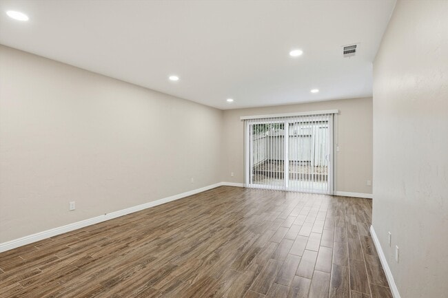 Building Photo - 840 Bonita Ave