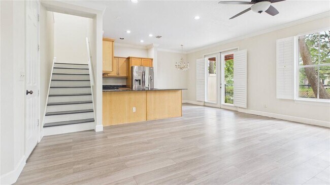 Building Photo - 505 S Tampania Ave