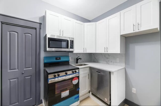 Building Photo - 161 West 54th Street