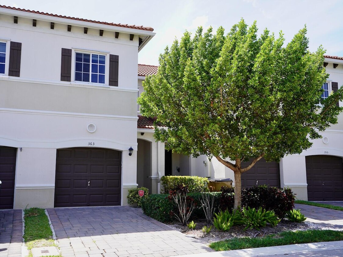Foto principal - 363 SE 1st Dr