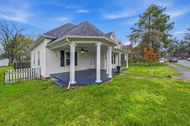 Photo - 401 E Oak Hill Ave House