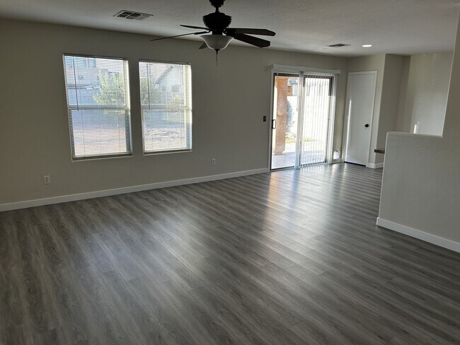 Building Photo - 18336 W Hayden Dr