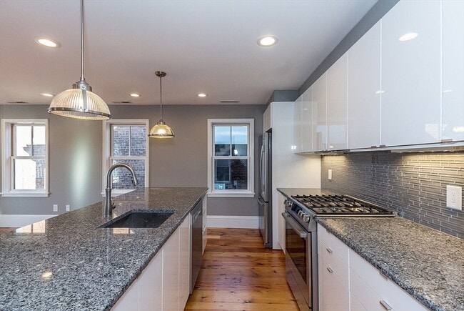 Building Photo - 150-152 Huron Ave