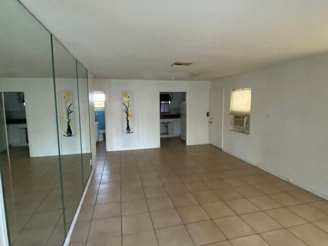 Foto del edificio - 3 Bedroom 1 Bathroom Single Family House