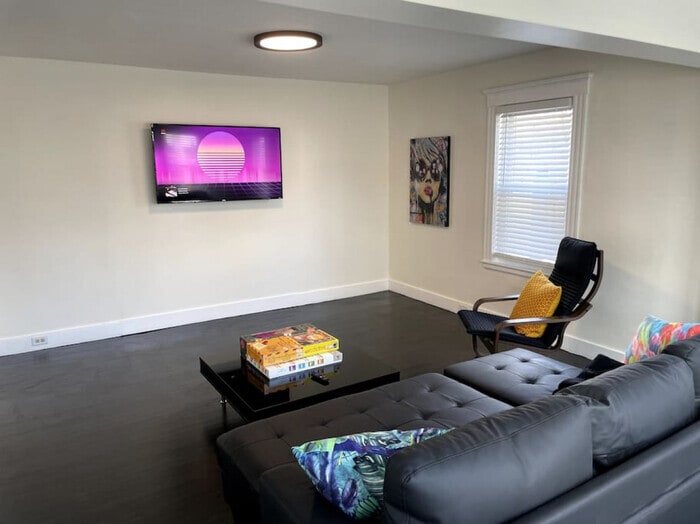 Primary Photo - Modern Two Bedroom Condo - Near Boston