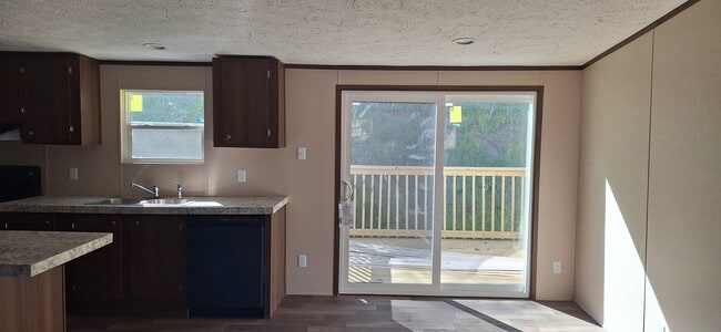 Building Photo - 429 W Sunshine Ln
